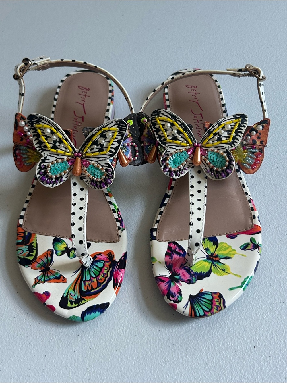 Betsey Johnson White Butterfly Beaded T-Strap Sandals 7.5/8 READ DESCRIPTION